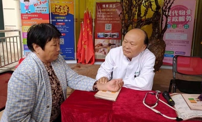 海口市中医养生保健协会举办绿色健康行走进社区大型公益活动，普及养生知识惠及市民